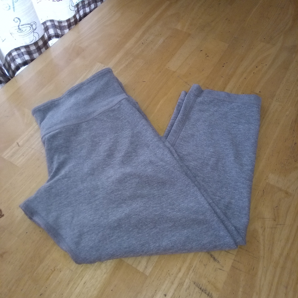 Lululemon Grey Athletic Yoga Gym Capri Leggings Women’s Size 8